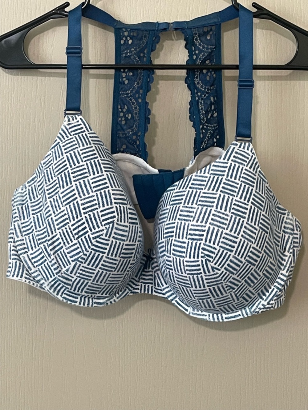 Cacique - Navy and White Patterned Racerback Bra size 46C - Picture 1 of 4